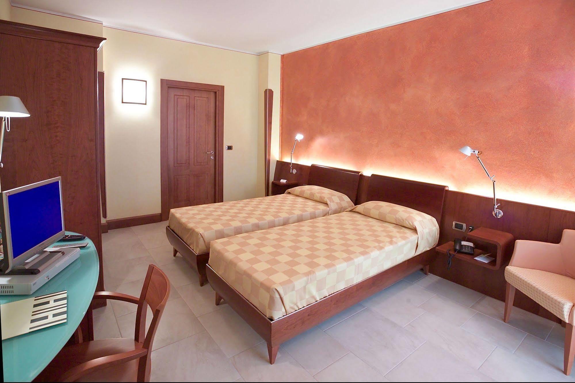 Albergo Ristorante San Marco Carmagnola Exterior foto